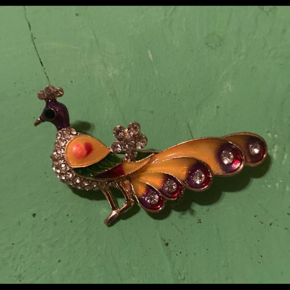 VINTAGE INSPIRED ENAMEL PEACOCK PIN